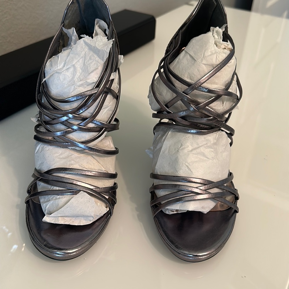 Chinese Laundry size 9 1/2 gunmetal heels NWOB!